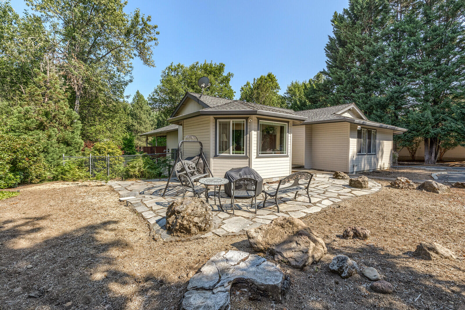 359 Rene Drive Shady Cove, OR 97539 - Photo 54 of 67 06_rd_6_mls