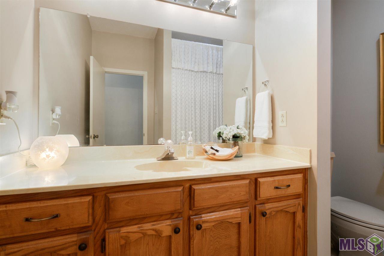 13642 Tech Drive Baton Rouge, LA 70818 - Photo 10 of 15 Hall Bath