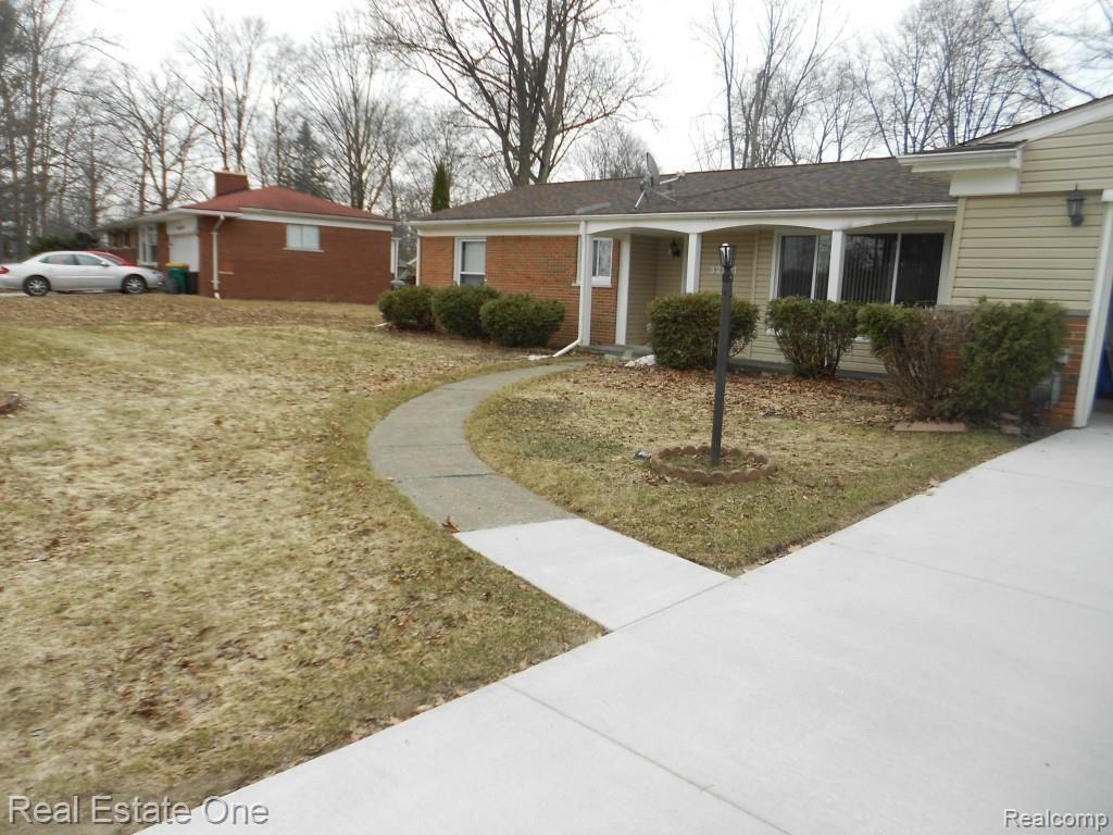 32211 Bonnet Hill Road Farmington Hills, MI 48334 - Photo 5 of 16