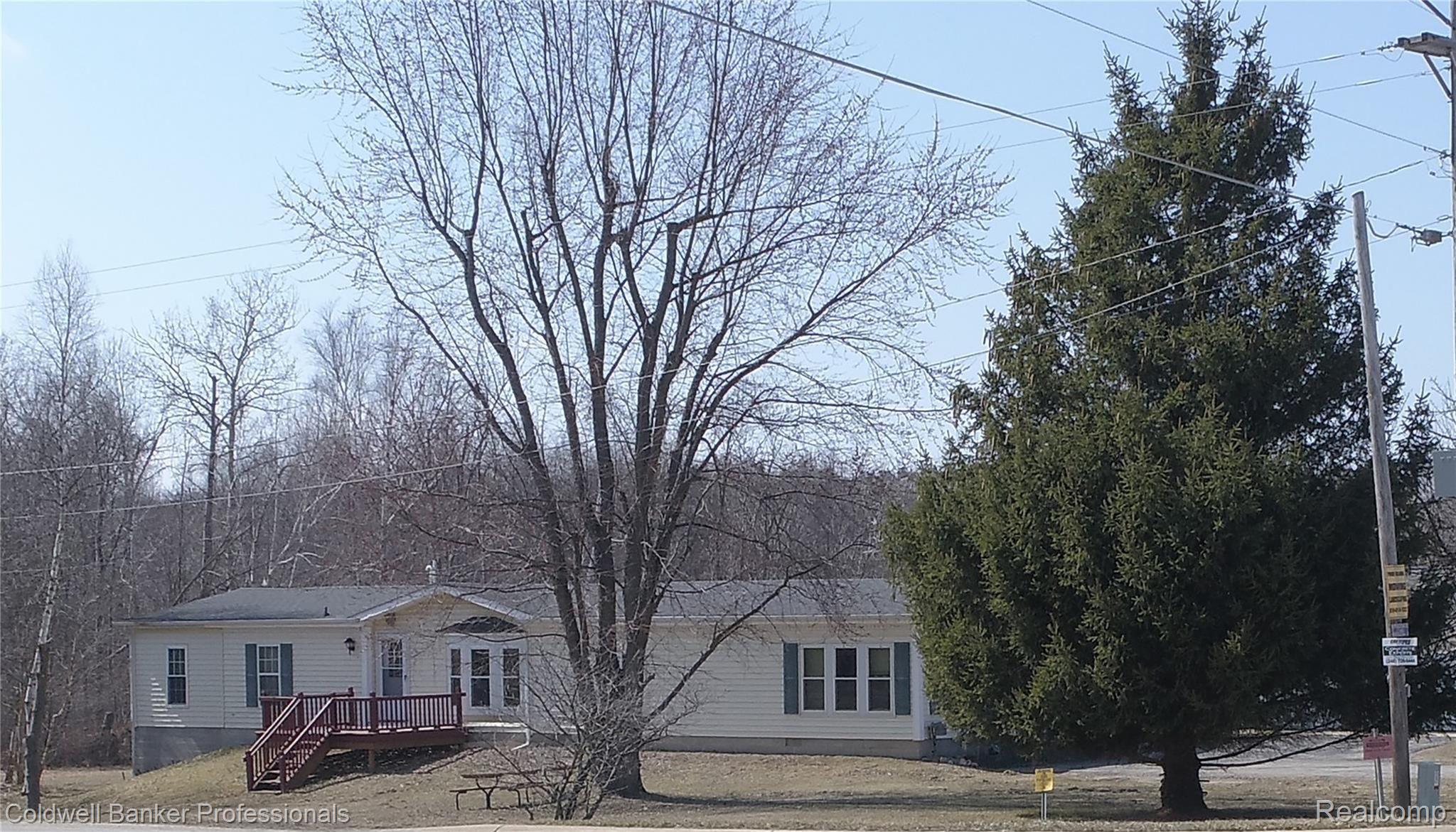5485 Fish Lake Road North Branch, MI 48461 - Photo 2 of 30 3.jpg