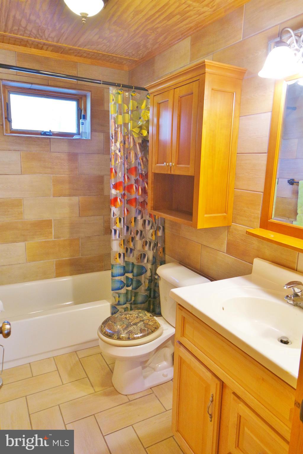 7877 Moreland Gap Road Fort Valley, VA 22652 - Photo 25 of 30 Bath - Tile Floor and Surround!