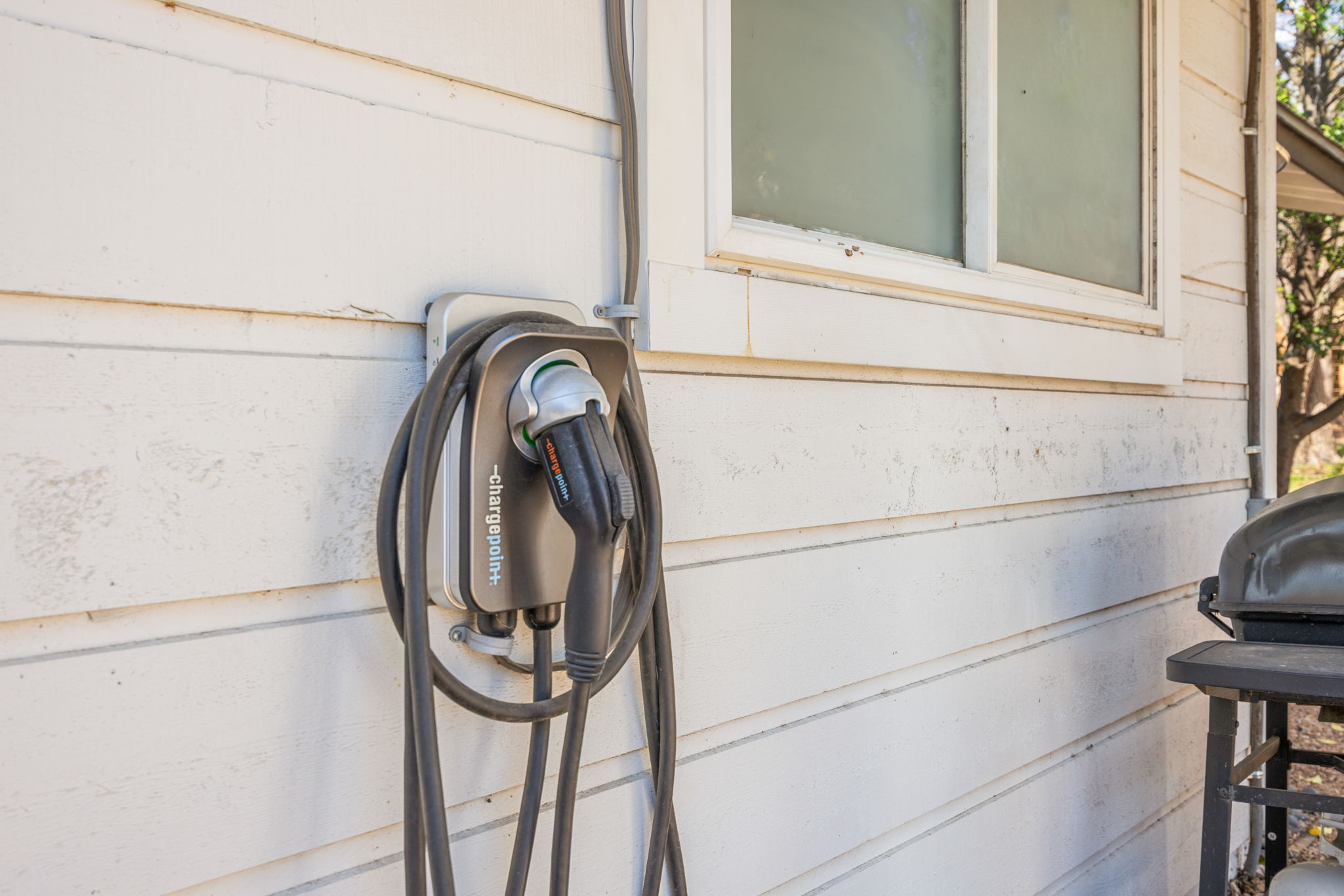 5002 Ledesma Road Austin, TX 78721 - Photo 25 of 32 a utility room with dryer and washer