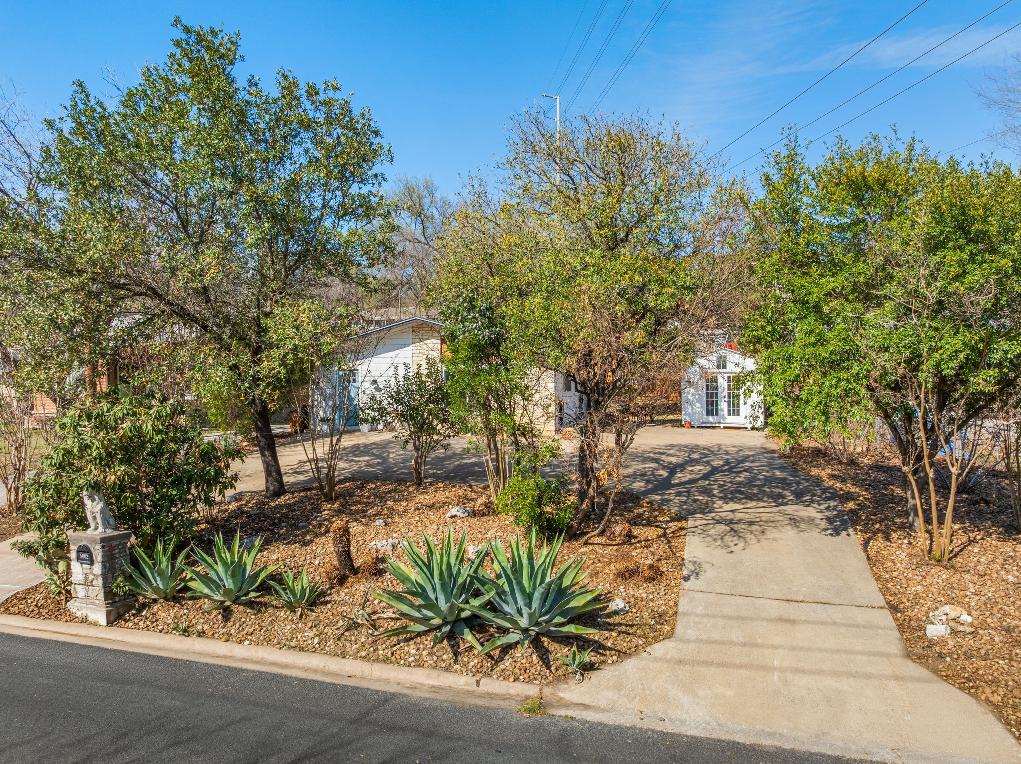 5002 Ledesma Road Austin, TX 78721 - Photo 29 of 32 a view of outdoor space yard and patio