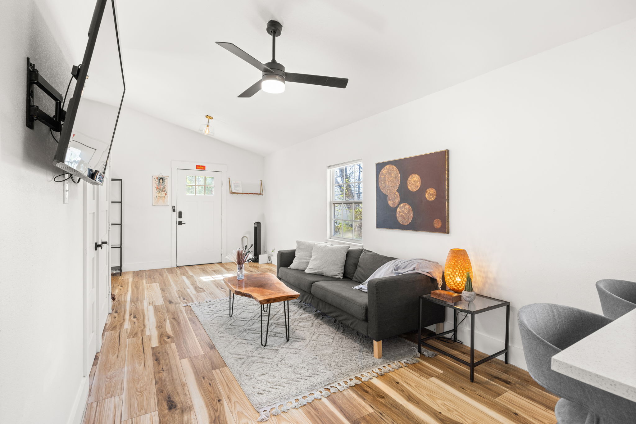 5002 Ledesma Road Austin, TX 78721 - Photo 9 of 32 a living room with furniture and a flat screen tv