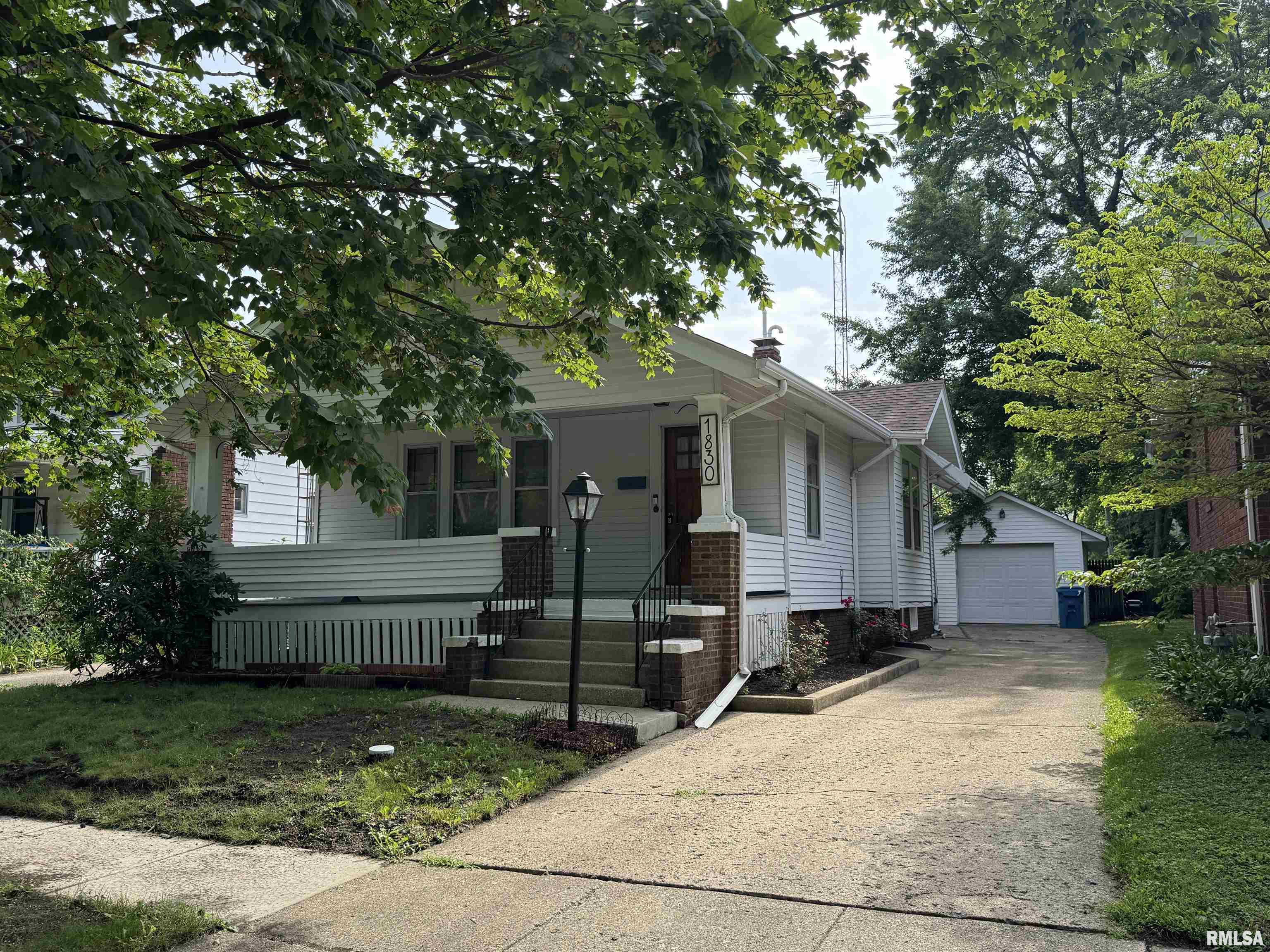 1830 South College Street Springfield, IL 62704 - Photo 2 of 40