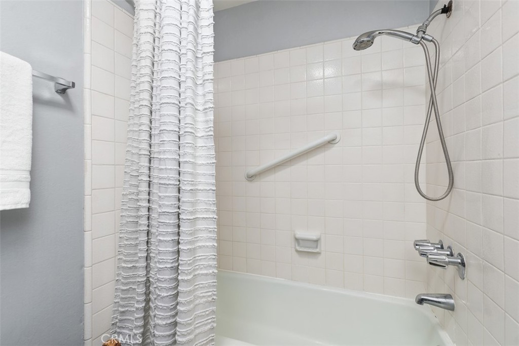 12300 Montecito Road, Unit 39 Seal Beach, CA 90740 - Photo 29 of 41 Primary Shower