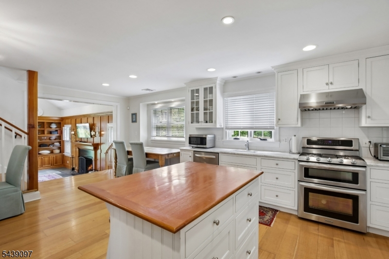 111 Village Road Green Village, NJ 07935 - Photo 20 of 23