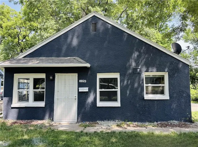 $109,500 | 6823 South Benton Avenue, Kansas City, MO 64132