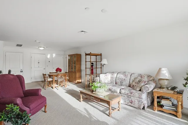 $339,900 | 1818 Main Street, Unit 204, Holden, MA 01522