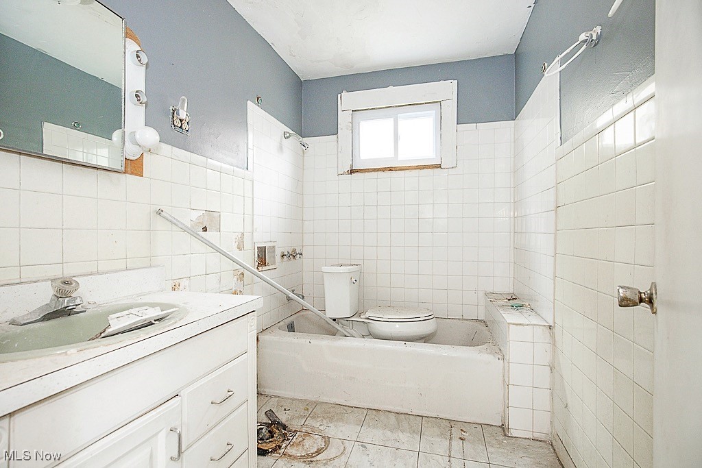 3538 Independence Road Cleveland, OH 44105 - Photo 11 of 24 Bathroom with tile walls, vanity, and bathtub / shower combination