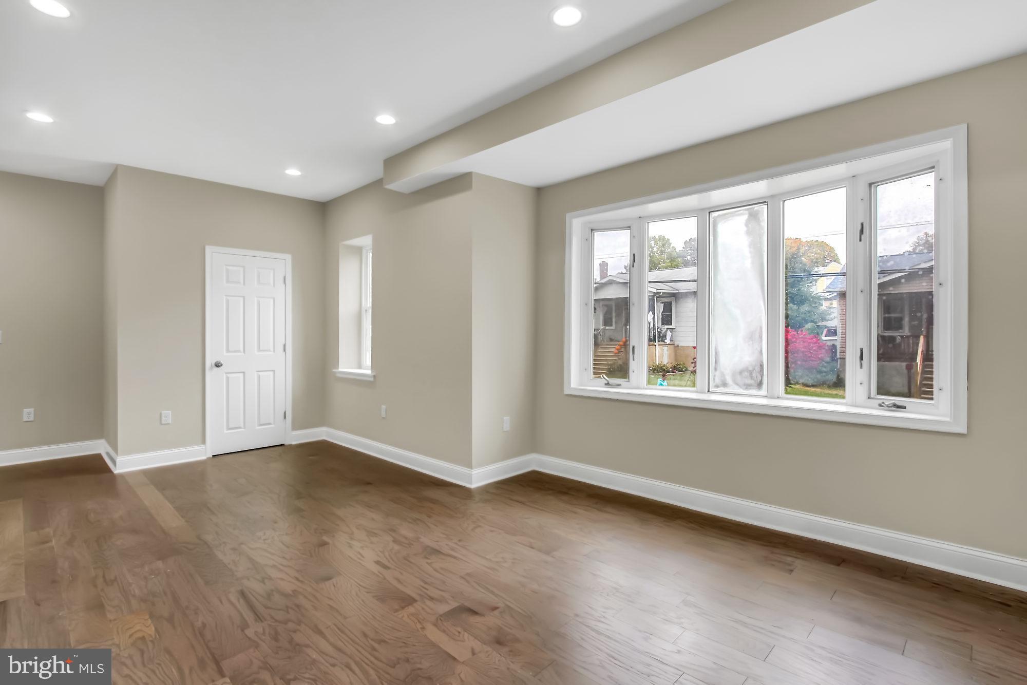 615 Meadow Road Baltimore, MD 21206 - Photo 11 of 27 Living Room