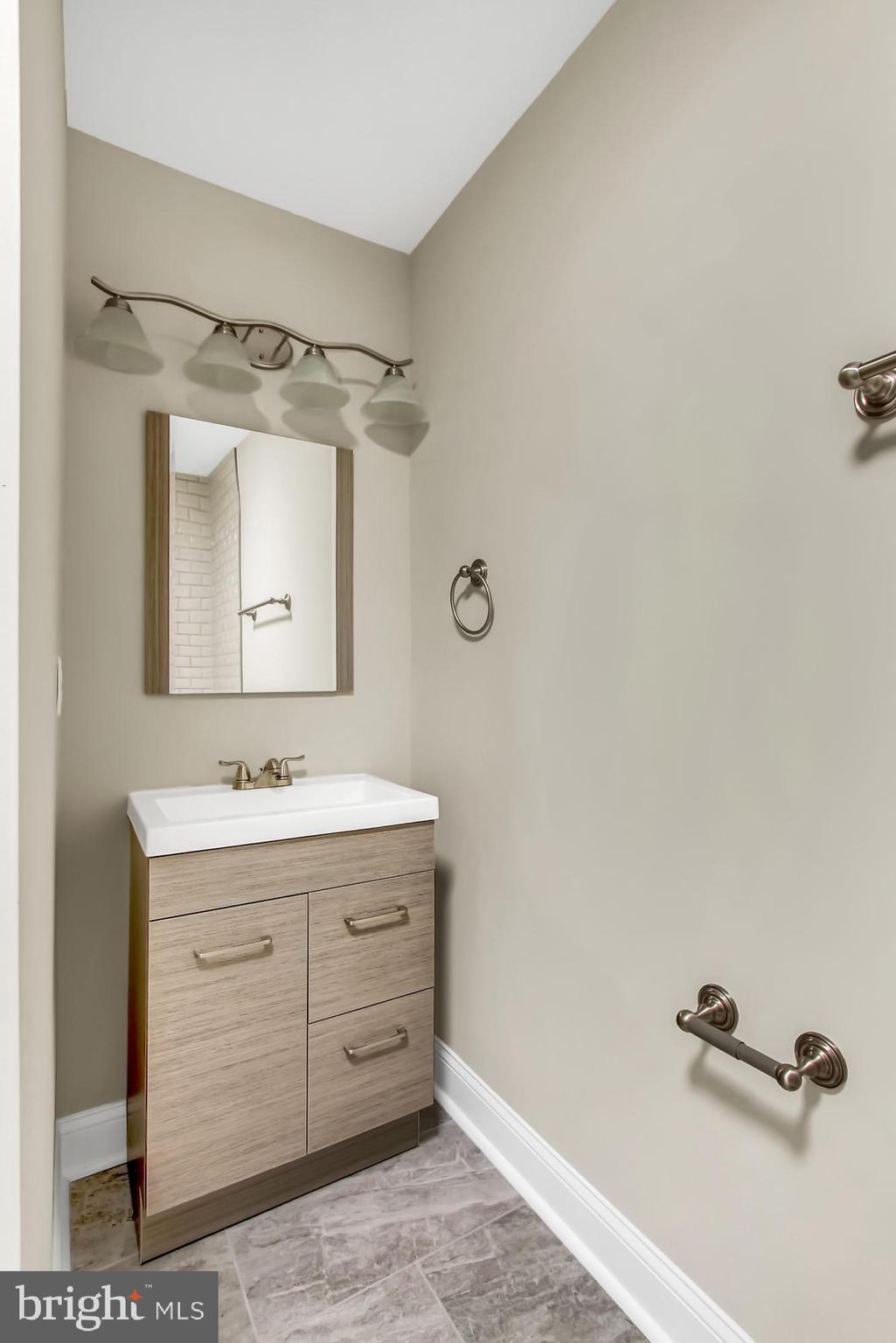 615 Meadow Road Baltimore, MD 21206 - Photo 18 of 27 Bathroom