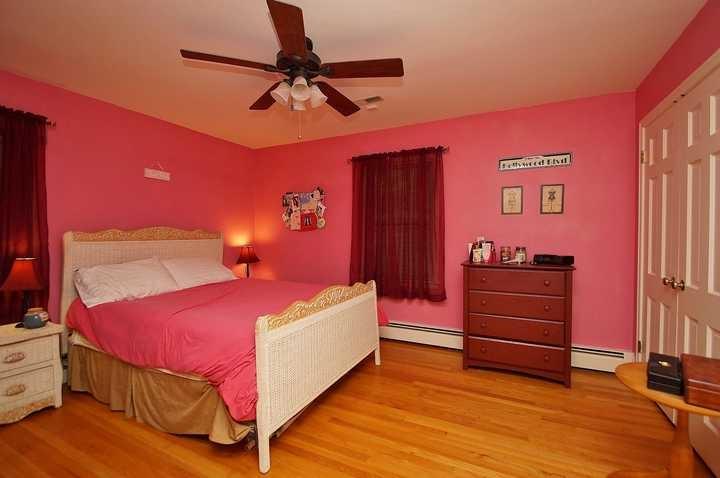 3220 Fordham Road Southwest Roanoke, VA 24014 - Photo 22 of 33 a bedroom with a bed and a dresser