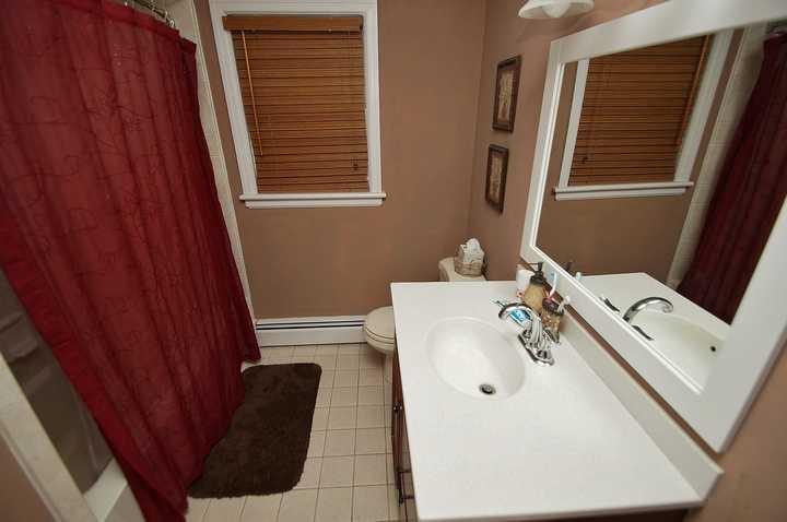 3220 Fordham Road Southwest Roanoke, VA 24014 - Photo 23 of 33 a bathroom with a sink a toilet and tub