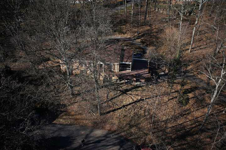 3220 Fordham Road Southwest Roanoke, VA 24014 - Photo 5 of 33 a backyard of a house with lots of green space
