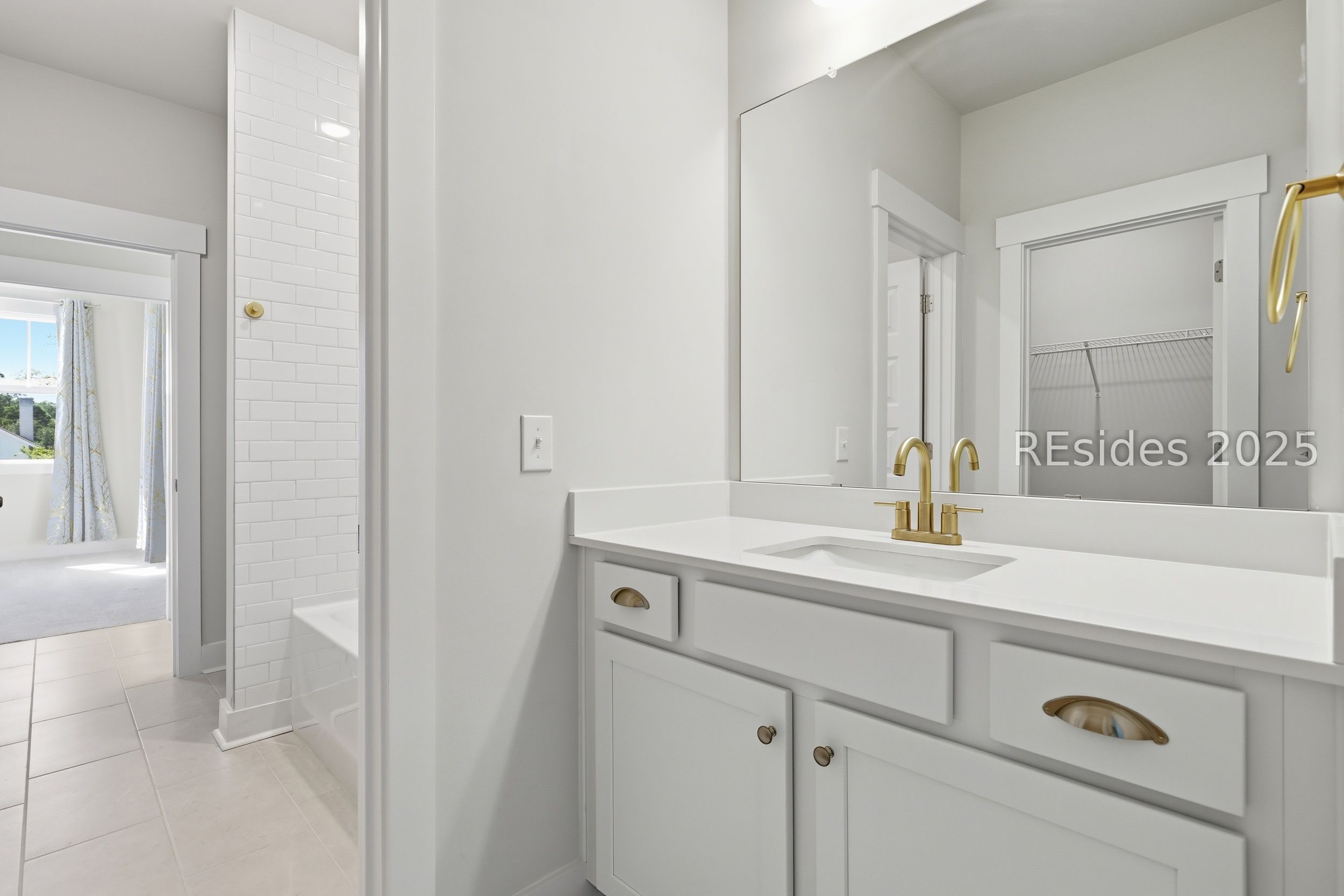 53 Oldfield Village Road Bluffton, SC 29909 - Photo 24 of 39 Jack and Jill Full Bath Upstairs