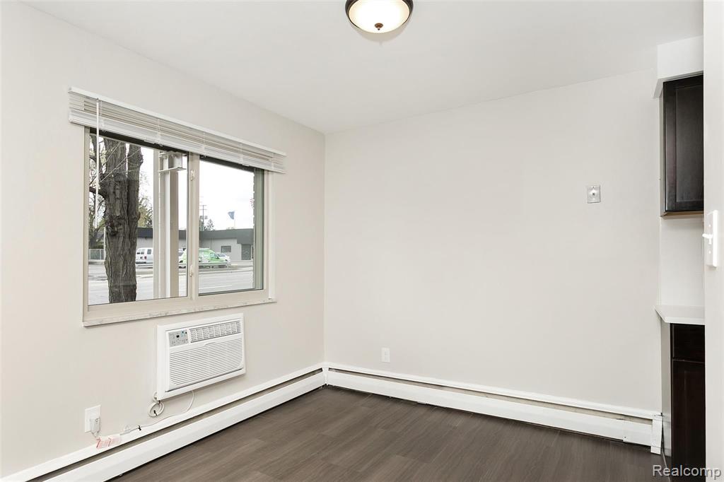 3350 Greenfield Road, Unit 17 Royal Oak, MI 48073 - Photo 11 of 19