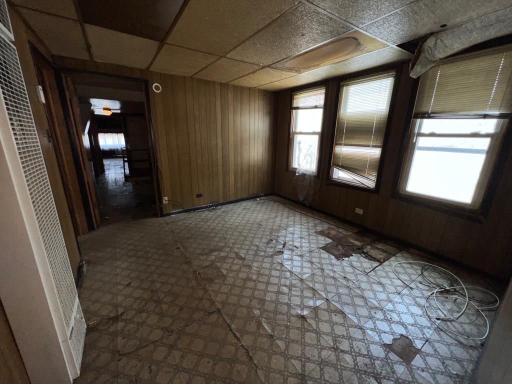 7348 South Sangamon Street Chicago, IL 60621 - Photo 14 of 29 a view of an empty room and window