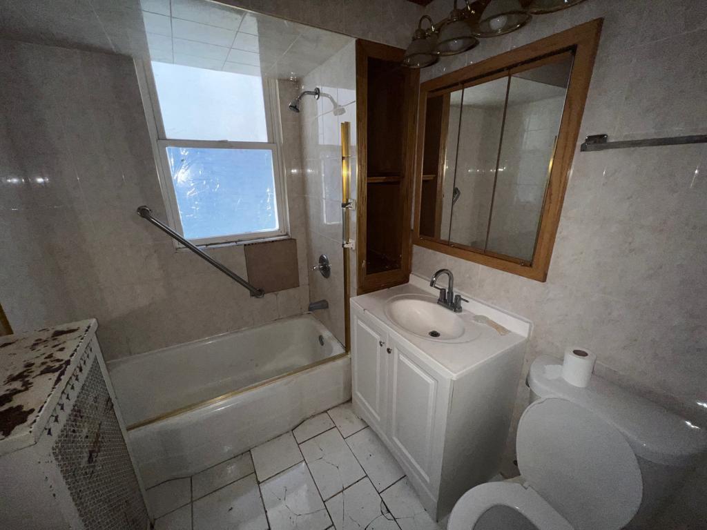 7348 South Sangamon Street Chicago, IL 60621 - Photo 18 of 29 a bathroom with a sink toilet and shower