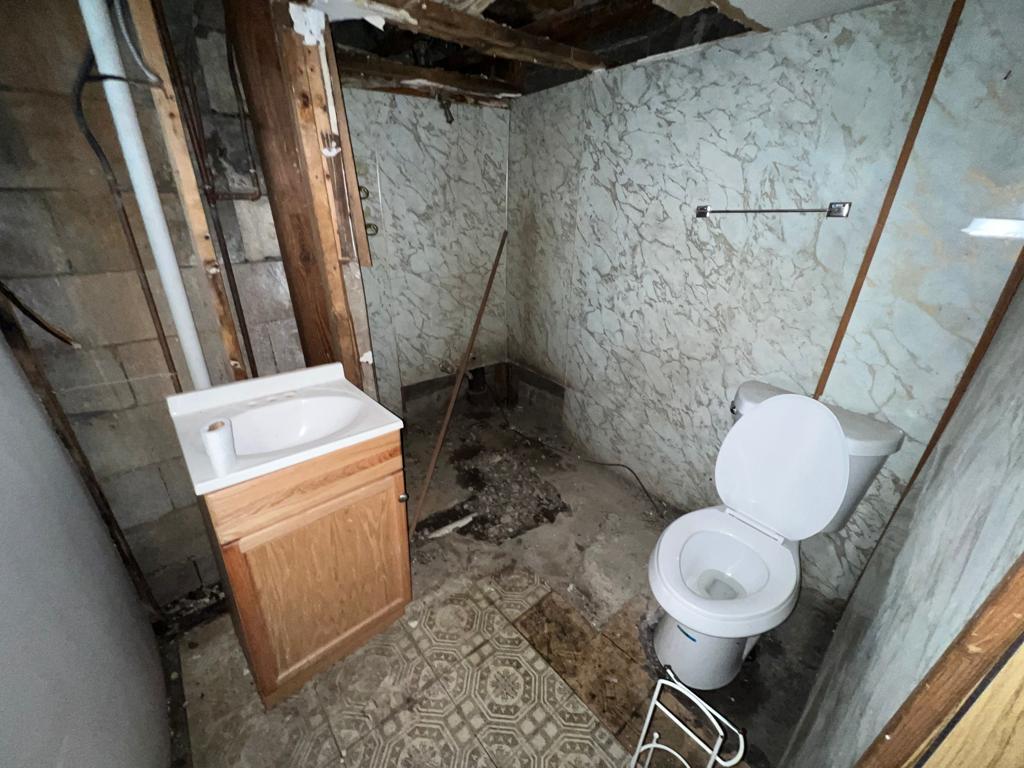7348 South Sangamon Street Chicago, IL 60621 - Photo 19 of 29 a bathroom with a toilet and a shower