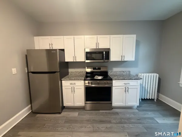 $2,000 | 800 Farmington Avenue, Unit 5, West Hartford, CT 06119