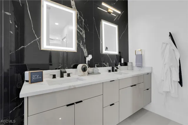 $349,990 | 2250 10th Terrace, Lehigh Acres, FL 33936