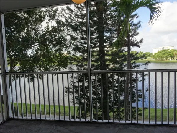 $1,950 | 2801 North Palm Aire Drive, Unit 308, Pompano Beach, FL 33069