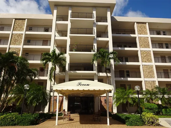 $1,950 | 2801 North Palm Aire Drive, Unit 308, Pompano Beach, FL 33069