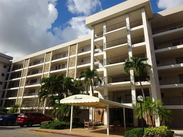 $1,950 | 2801 North Palm Aire Drive, Unit 308, Pompano Beach, FL 33069