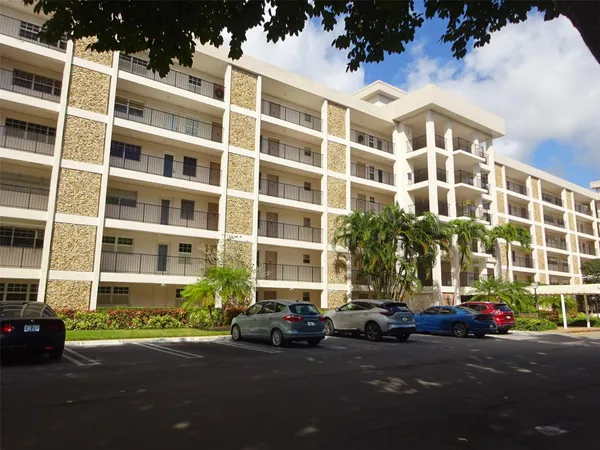 $1,950 | 2801 North Palm Aire Drive, Unit 308, Pompano Beach, FL 33069