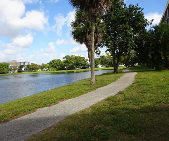 $1,950 | 2801 North Palm Aire Drive, Unit 308, Pompano Beach, FL 33069