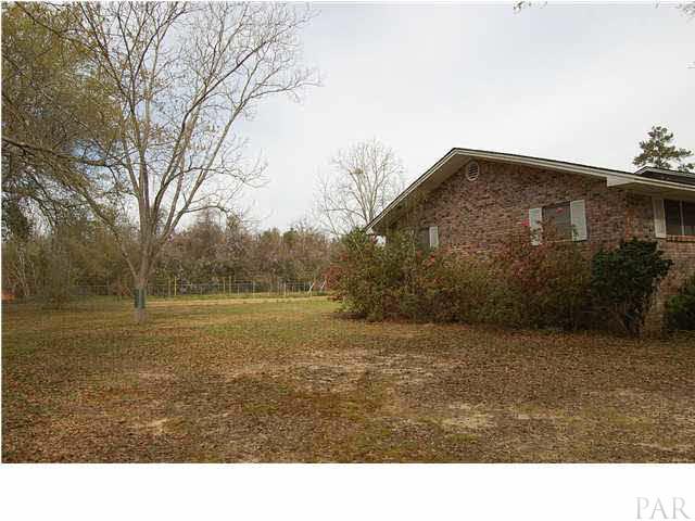 7355 Beulah Road Pensacola, FL 32526 - Photo 11 of 13 Side yard & back yard