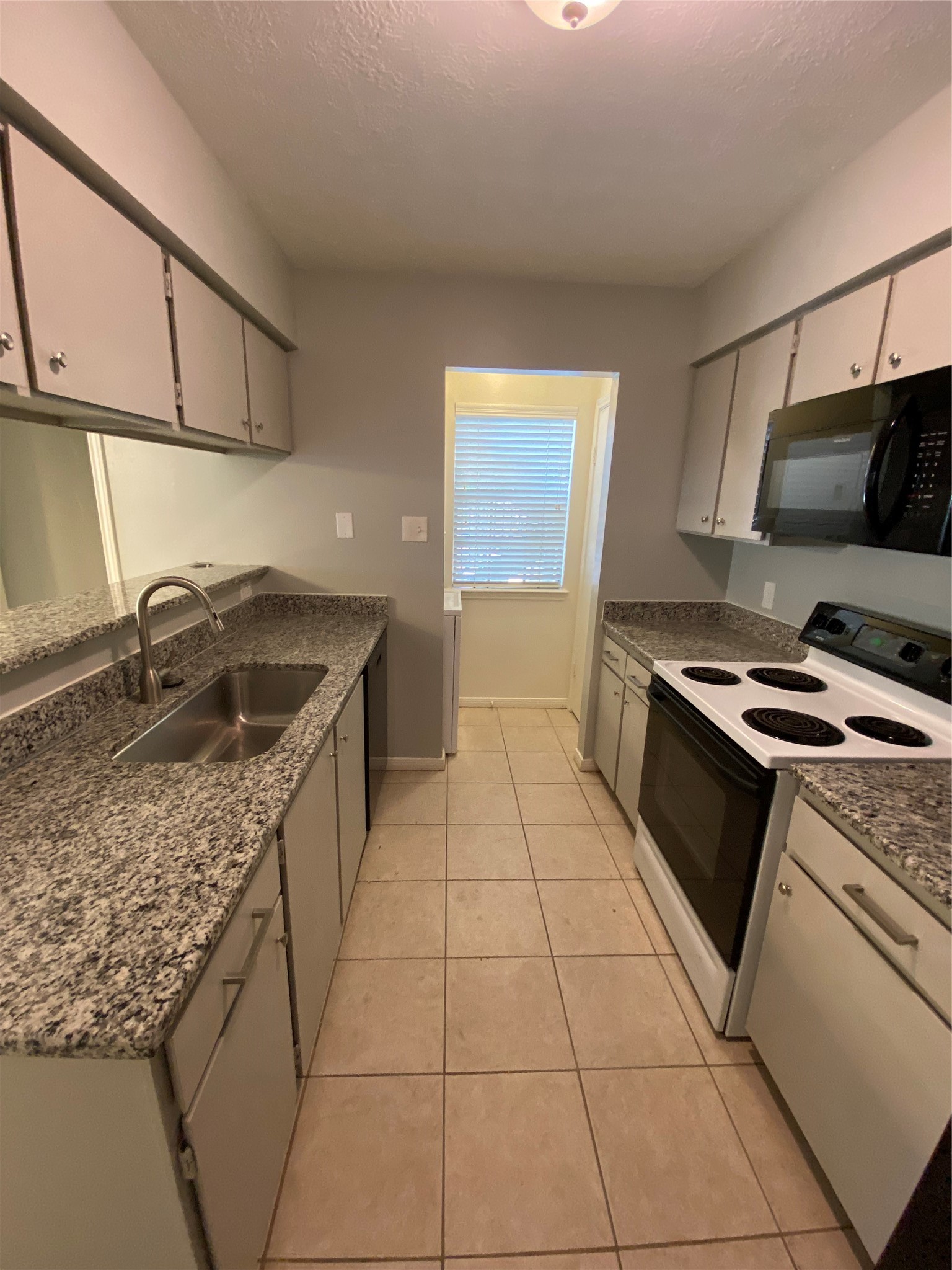2401 Sycamore Avenue, Unit C2 Huntsville, TX 77340 - Photo 13 of 21