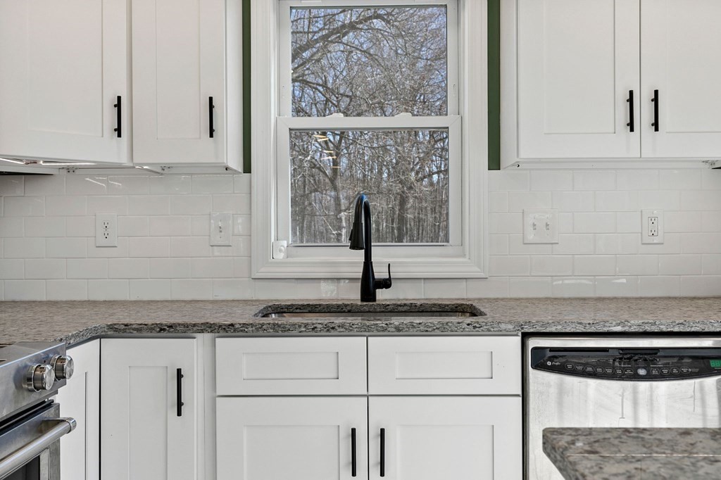 138 Point Grove Road Southwick, MA 01077 - Photo 7 of 37