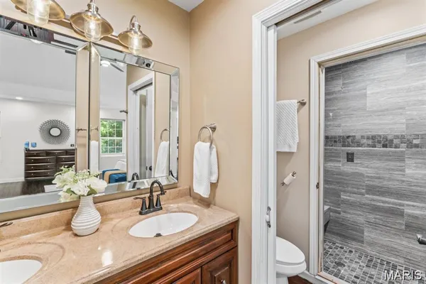 $675,000 | 8 Balcon Estates, Creve Coeur, MO 63141