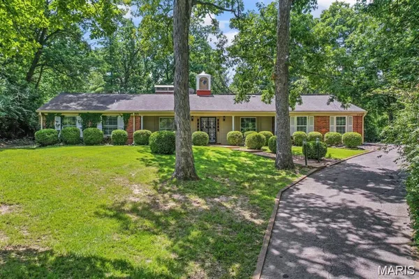 $675,000 | 8 Balcon Estates, Creve Coeur, MO 63141