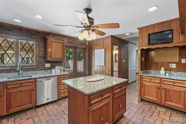 $675,000 | 8 Balcon Estates, Creve Coeur, MO 63141