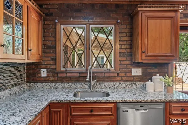 $675,000 | 8 Balcon Estates, Creve Coeur, MO 63141