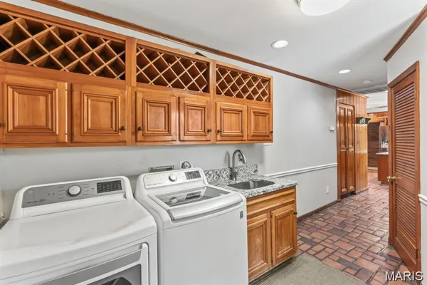 $675,000 | 8 Balcon Estates, Creve Coeur, MO 63141