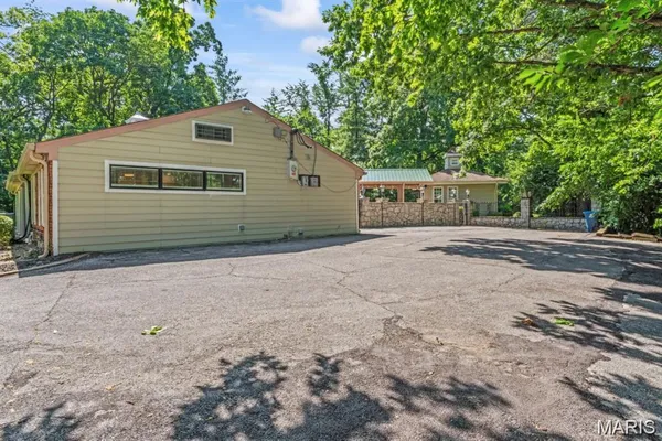 $675,000 | 8 Balcon Estates, Creve Coeur, MO 63141