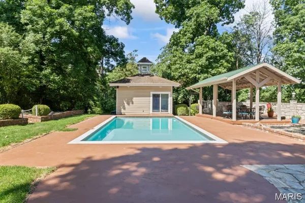 $675,000 | 8 Balcon Estates, Creve Coeur, MO 63141