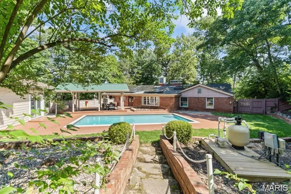 $675,000 | 8 Balcon Estates, Creve Coeur, MO 63141