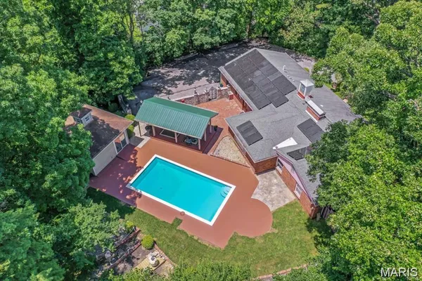 $675,000 | 8 Balcon Estates, Creve Coeur, MO 63141