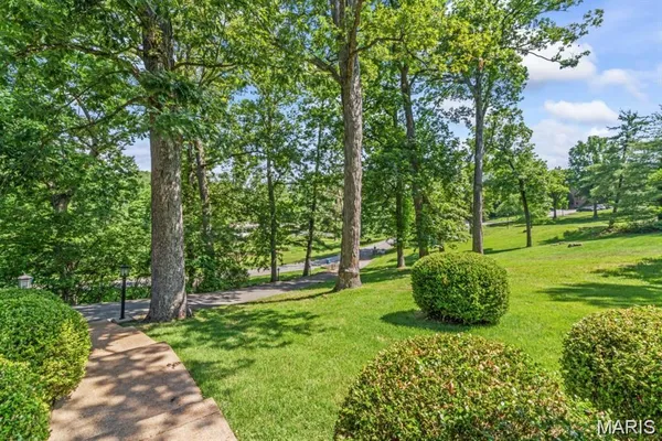 $675,000 | 8 Balcon Estates, Creve Coeur, MO 63141