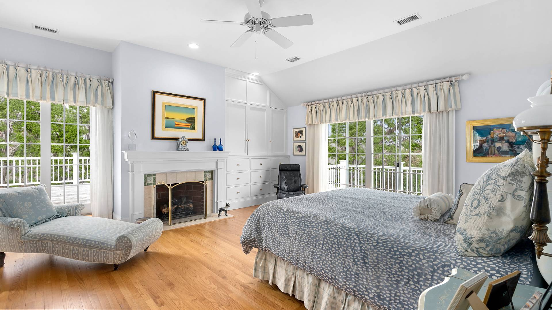 43 Thanet Way East Hampton, NY 11937 - Photo 19 of 34 a bedroom with a bed and a couch