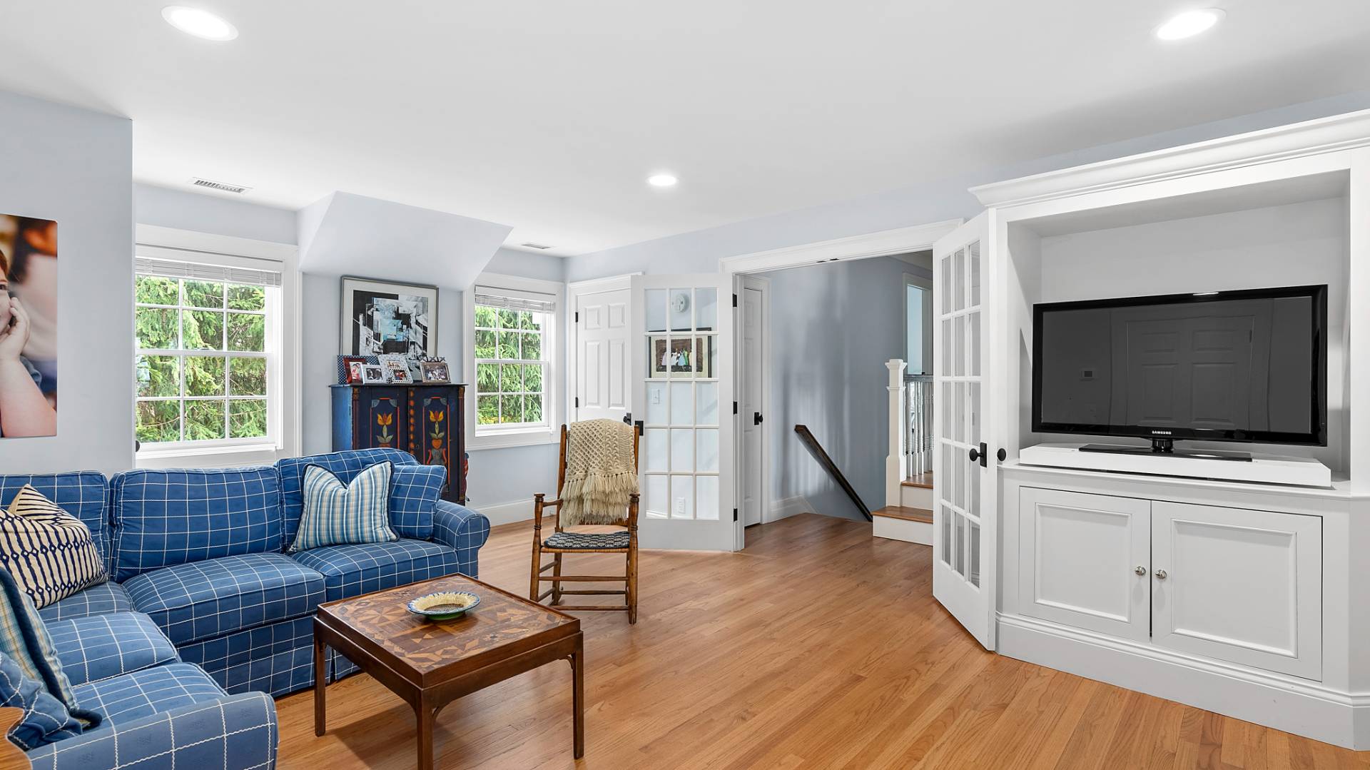 43 Thanet Way East Hampton, NY 11937 - Photo 29 of 34 a living room with furniture and a flat screen tv