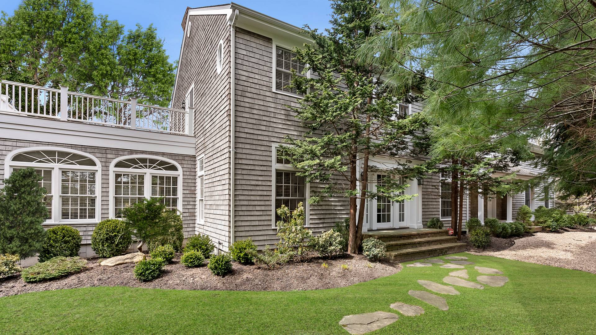 43 Thanet Way East Hampton, NY 11937 - Photo 6 of 34 a view of a house with a yard and plants