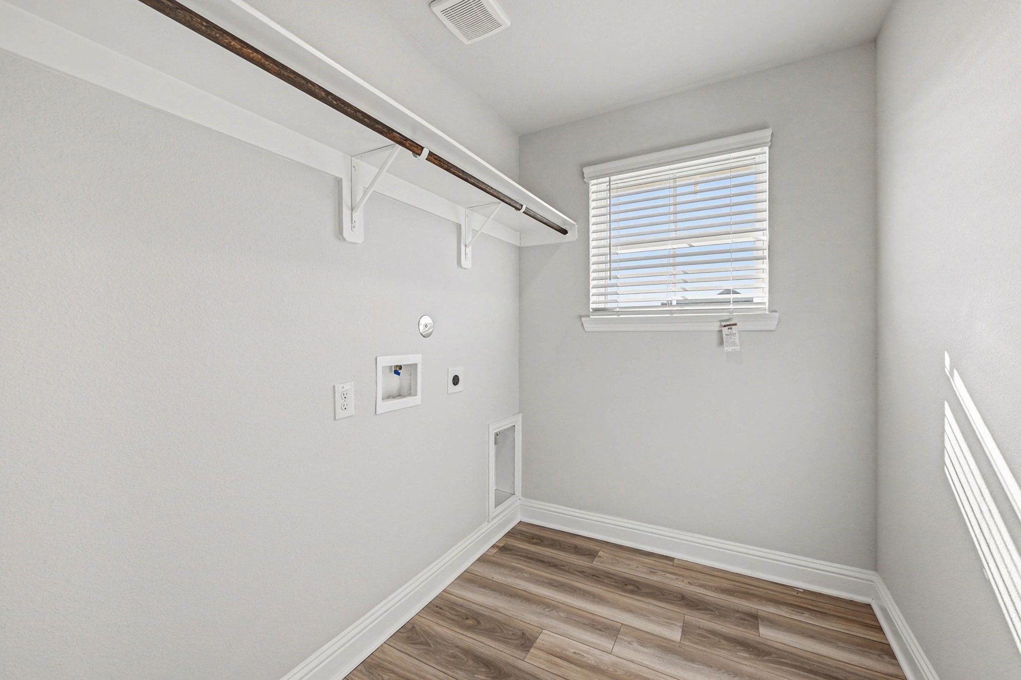 601 Greystone Lane Angleton, TX 77515 - Photo 20 of 32 a view of an empty room with a window