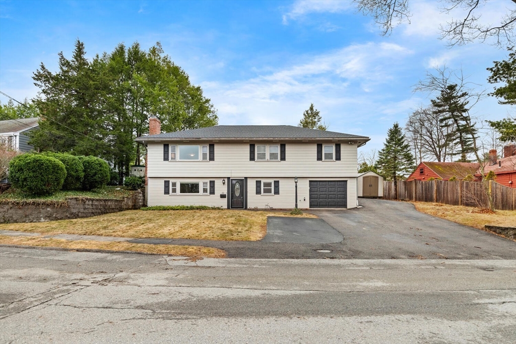 22 Indian Hill Road Wakefield, MA 01880 - Photo 4 of 37