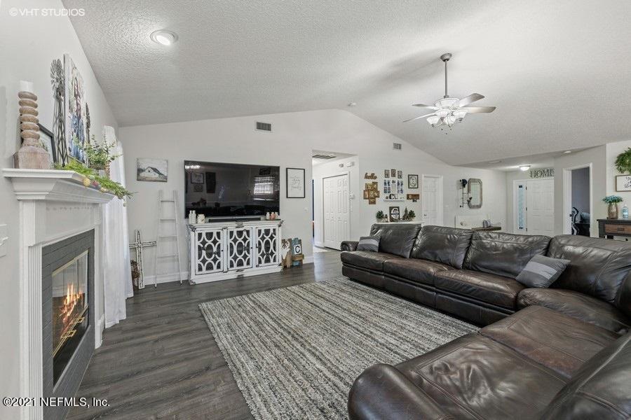 5340 Nathan Hale Road Jacksonville, FL 32221 - Photo 11 of 31 Family Room